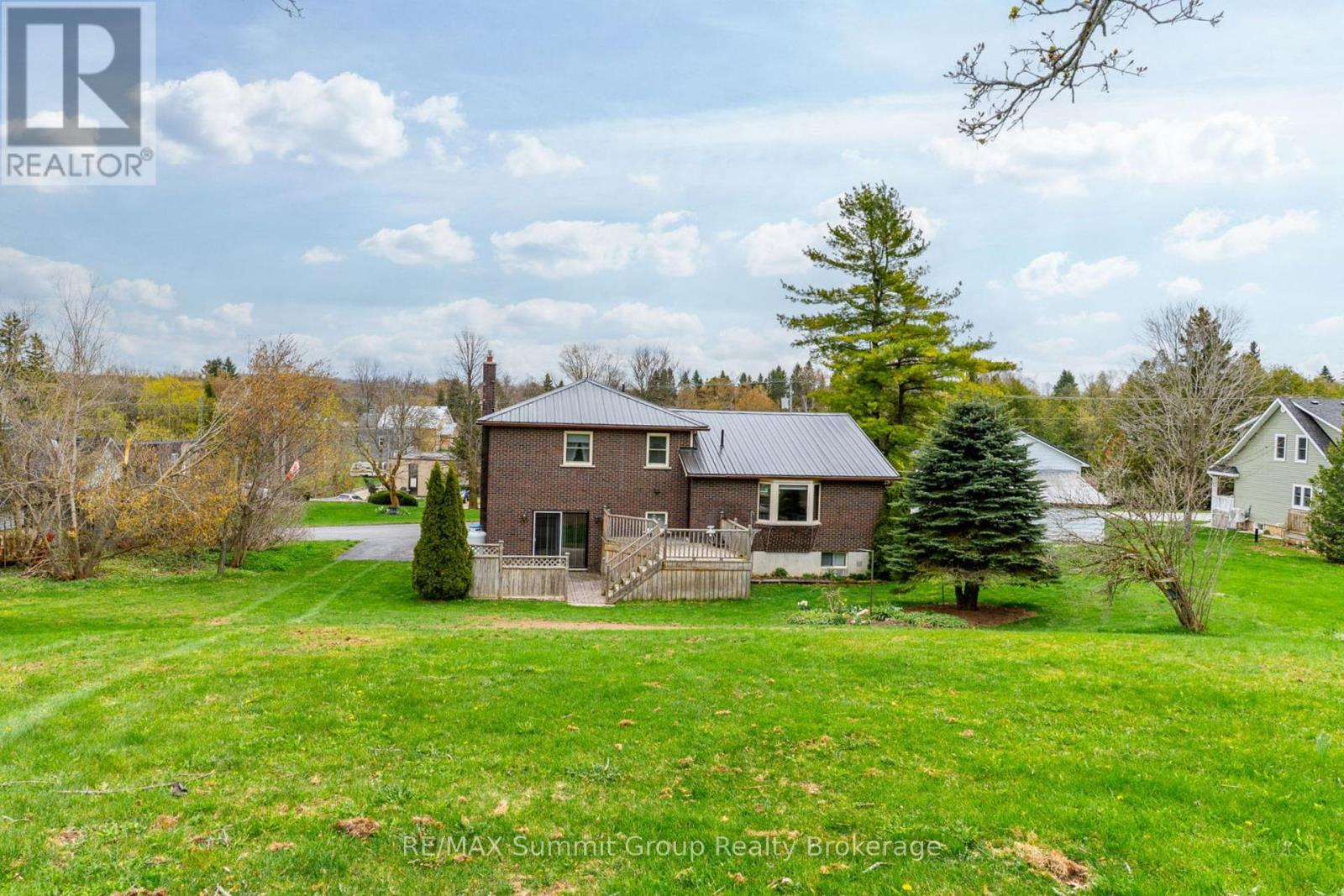 330 Mill Bridge Road, Grey Highlands, Ontario  N0C 1C0 - Photo 2 - X12134921