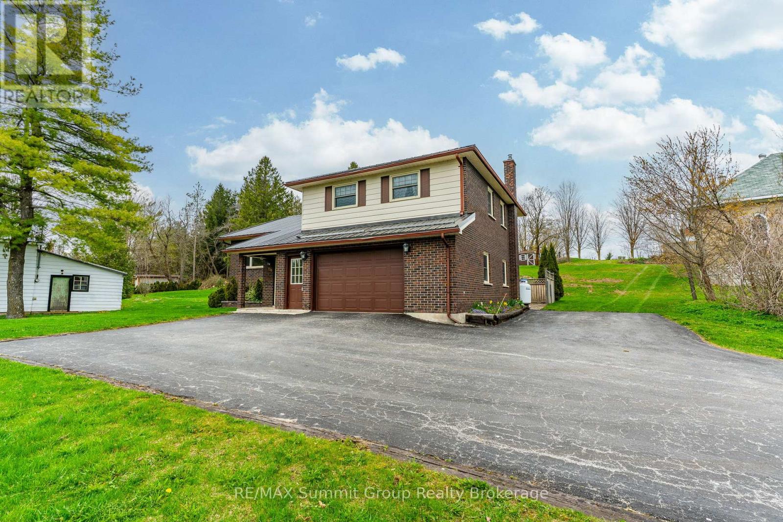 330 Mill Bridge Road, Grey Highlands, Ontario  N0C 1C0 - Photo 34 - X12134921