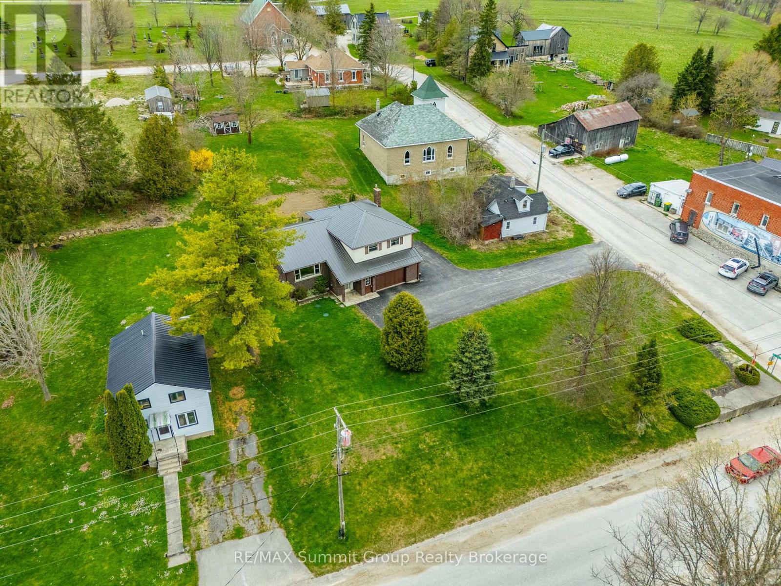 330 Mill Bridge Road, Grey Highlands, Ontario  N0C 1C0 - Photo 36 - X12134921