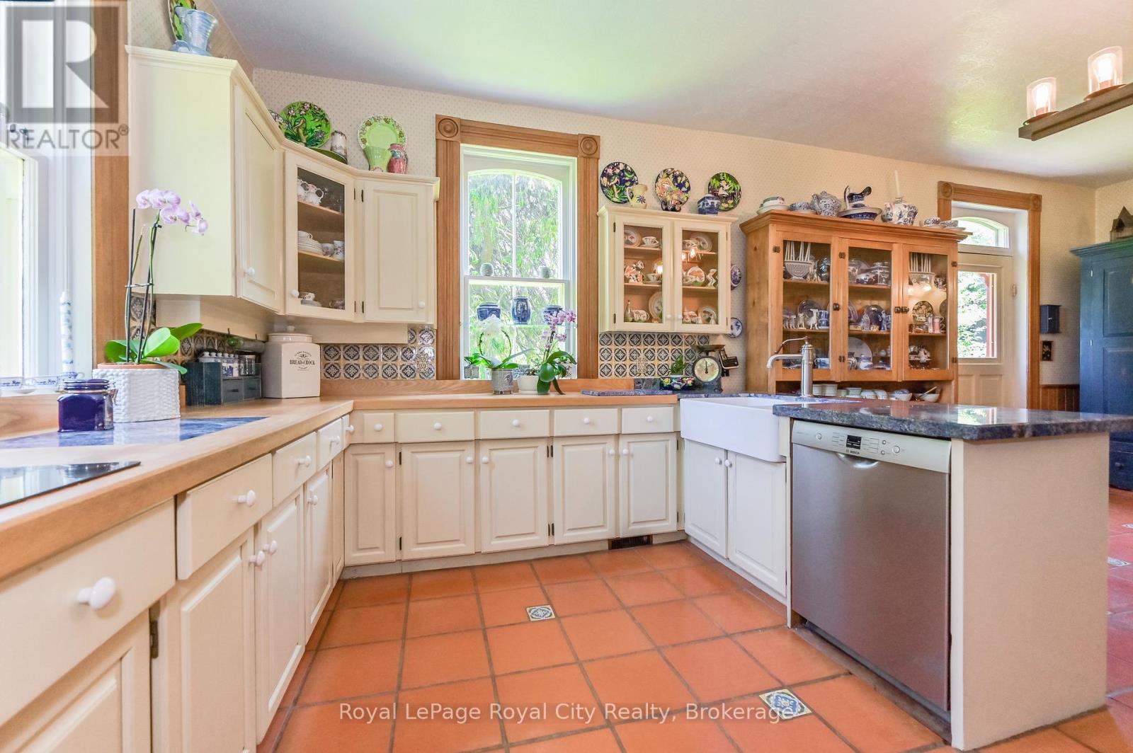 935 Scotland Street, Centre Wellington, Ontario  N1M 3R9 - Photo 16 - X12135053