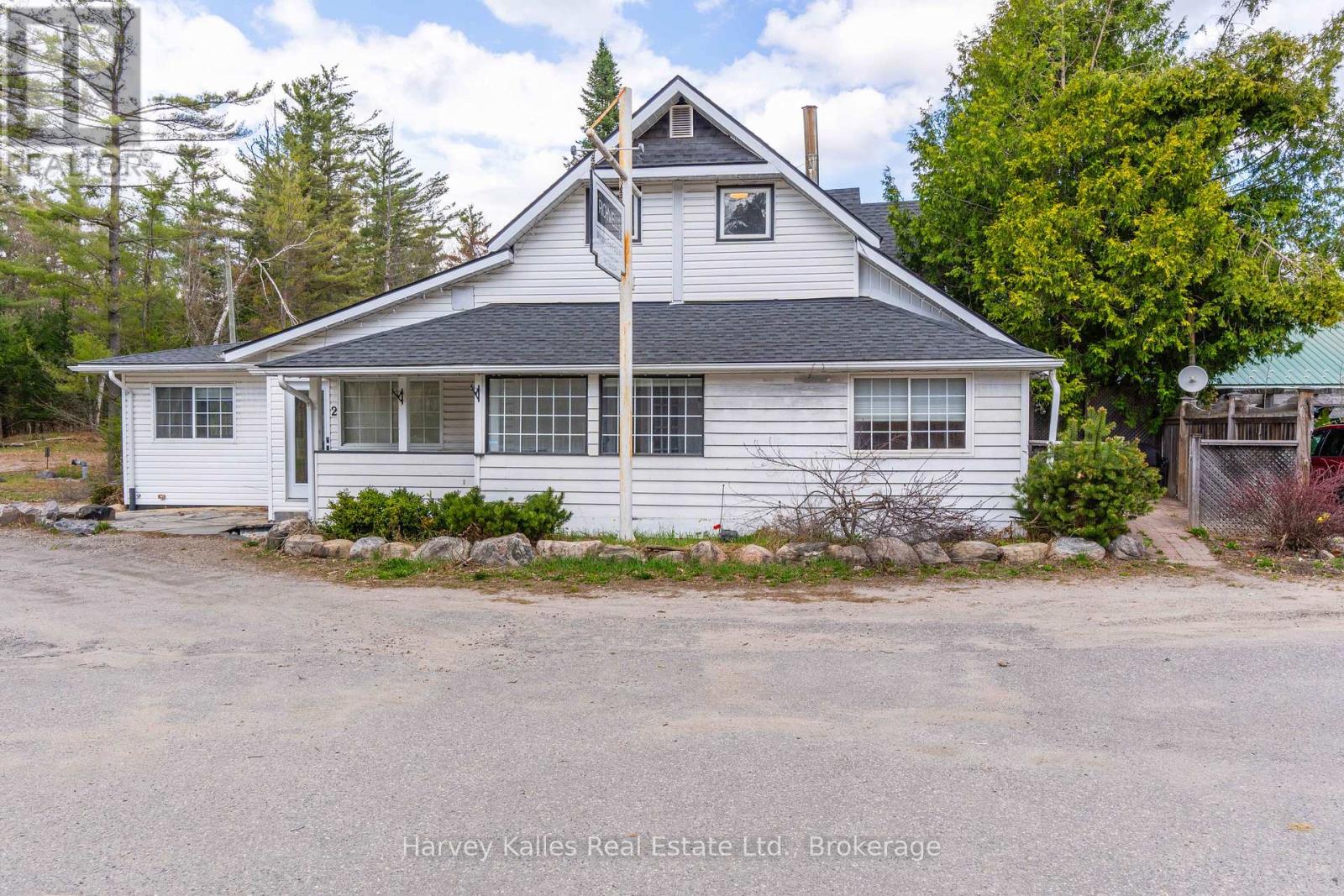 3842 Muskoka Rd 118 W, Muskoka Lakes, Ontario  P0B 1J0 - Photo 1 - X12135085