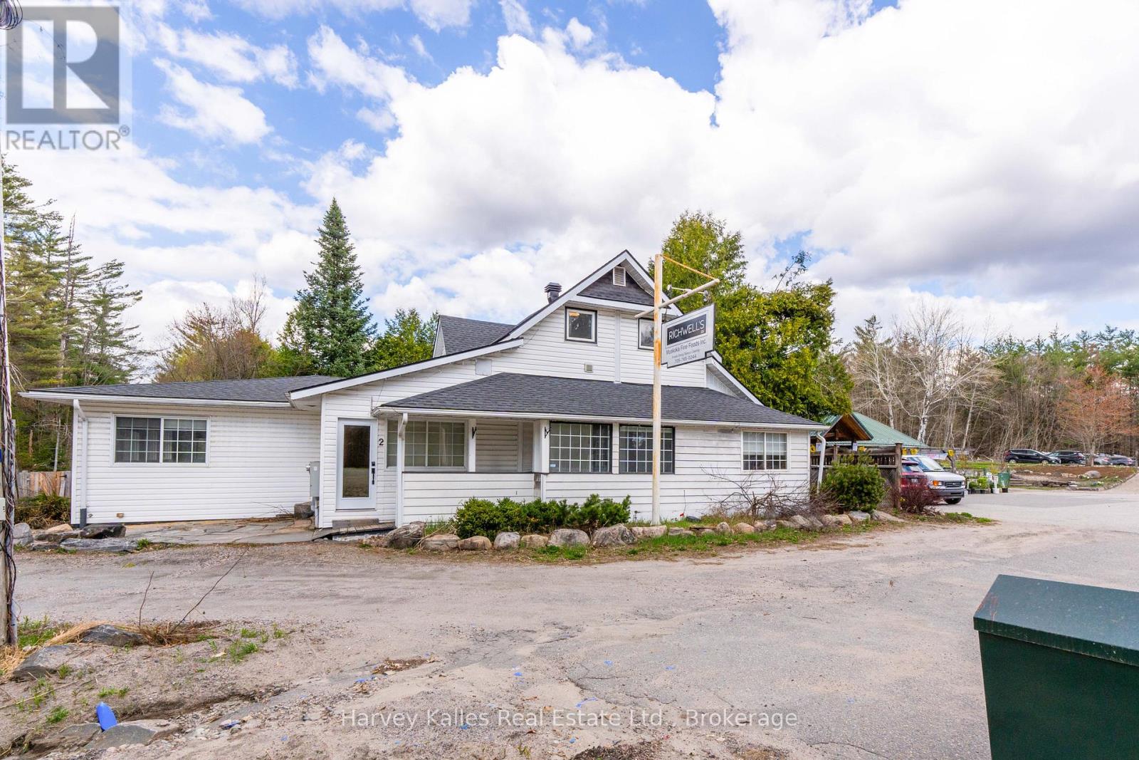 3842 Muskoka Rd 118 W, Muskoka Lakes, Ontario  P0B 1J0 - Photo 10 - X12135085