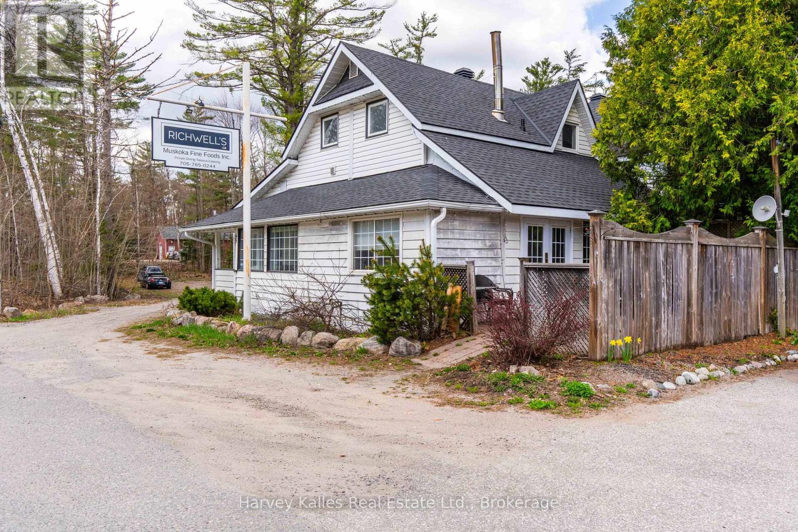 3842 Muskoka Rd 118 W, Muskoka Lakes, Ontario  P0B 1J0 - Photo 11 - X12135085
