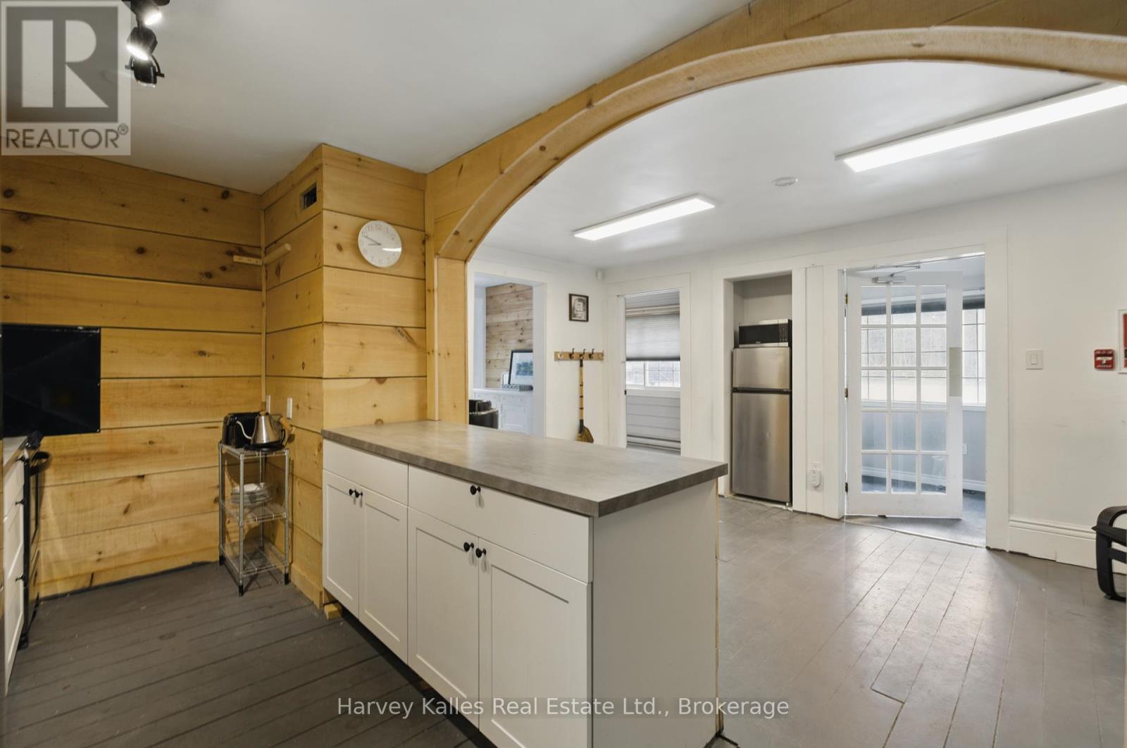 3842 Muskoka Rd 118 W, Muskoka Lakes, Ontario  P0B 1J0 - Photo 14 - X12135085