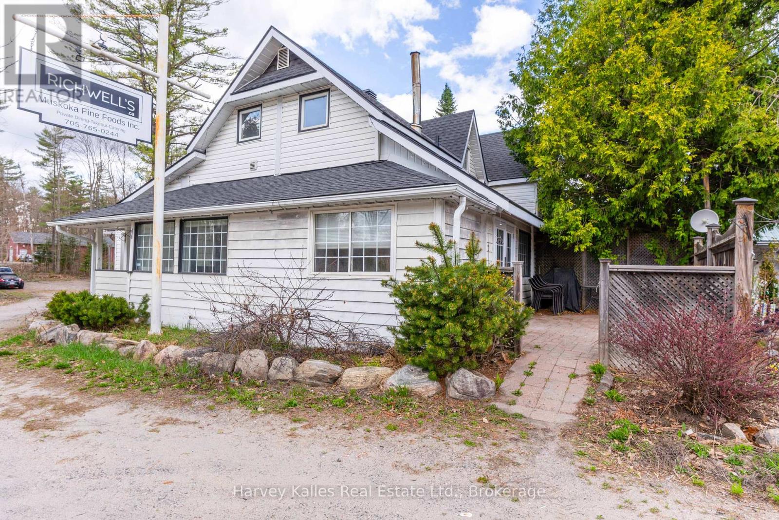 3842 Muskoka Rd 118 W, Muskoka Lakes, Ontario  P0B 1J0 - Photo 8 - X12135085