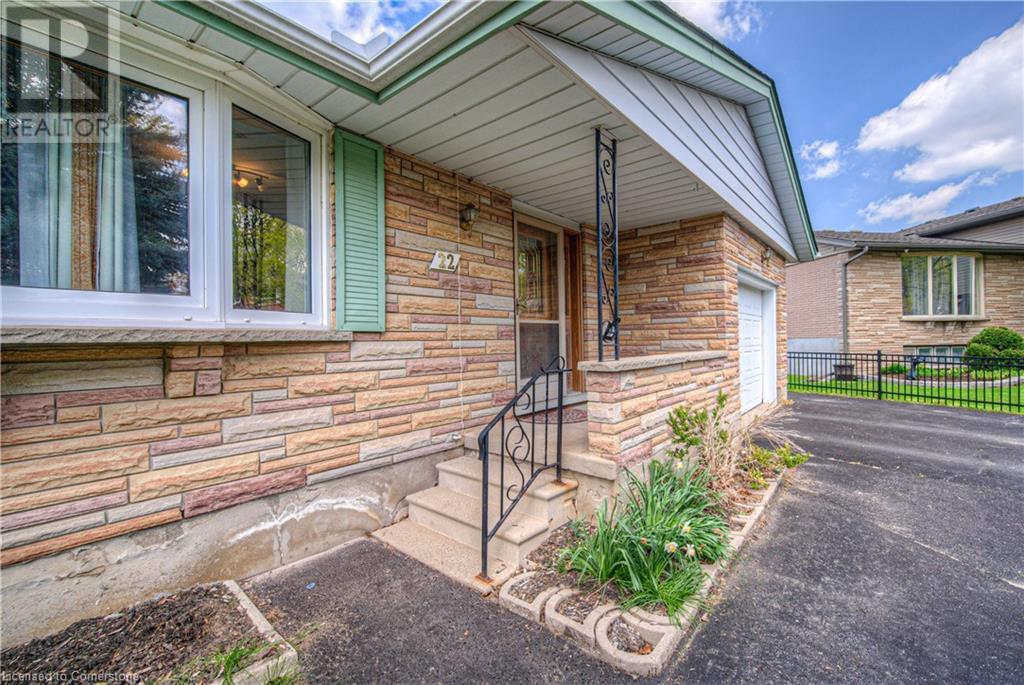 22 Hampton Place, Kitchener, Ontario  N2B 2S3 - Photo 3 - 40726473