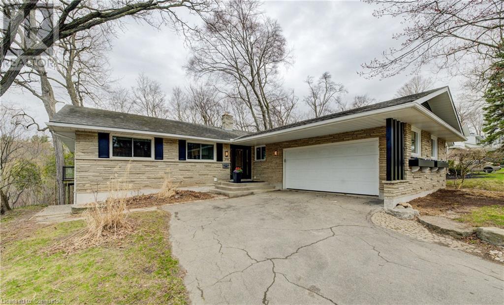 279 FERNDALE Place, Waterloo, Ontario