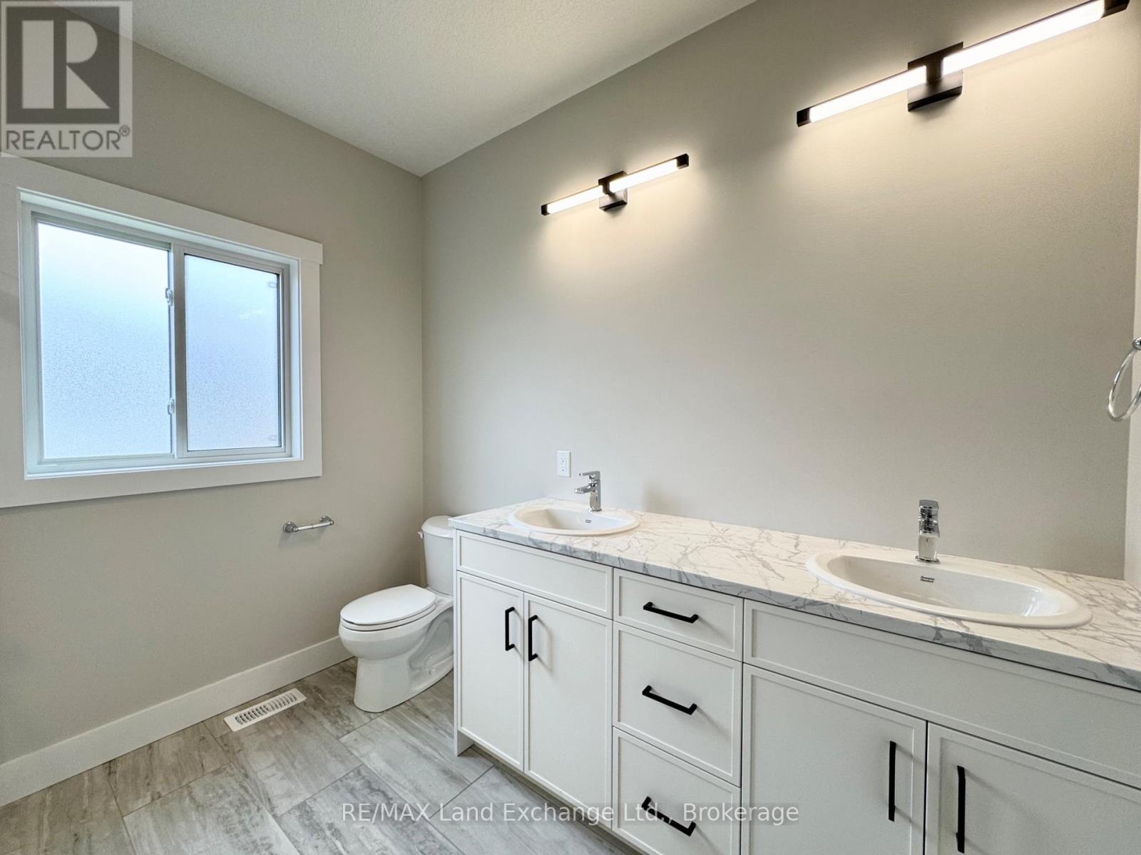 399 Amanda's Way, Saugeen Shores, Ontario  N0H 2C3 - Photo 11 - X12135880