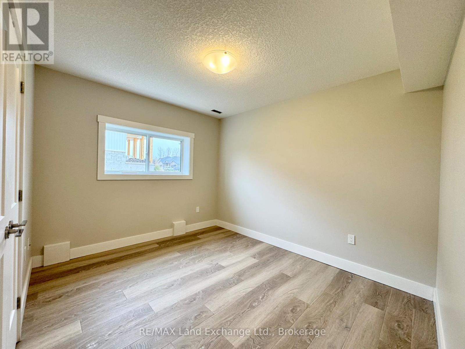 399 Amanda's Way, Saugeen Shores, Ontario  N0H 2C3 - Photo 18 - X12135880