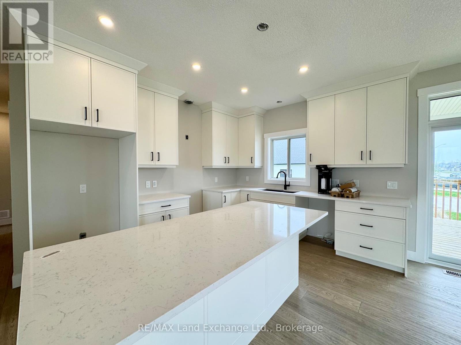 399 Amanda's Way, Saugeen Shores, Ontario  N0H 2C3 - Photo 2 - X12135880