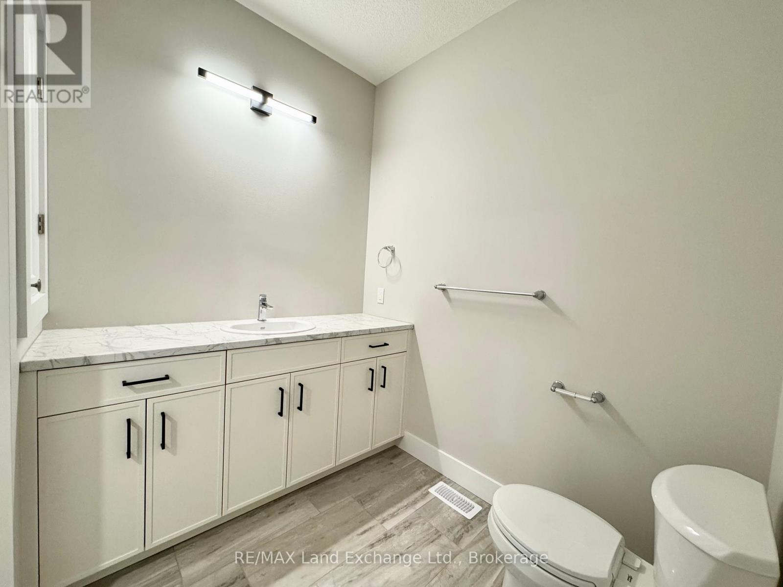 399 Amanda's Way, Saugeen Shores, Ontario  N0H 2C3 - Photo 6 - X12135880