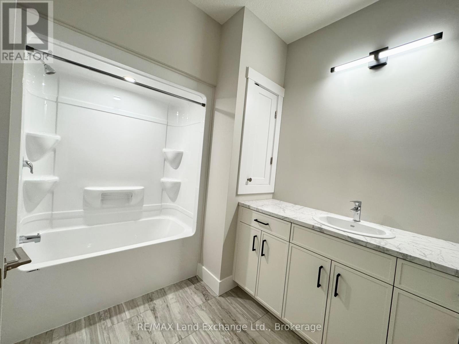 399 Amanda's Way, Saugeen Shores, Ontario  N0H 2C3 - Photo 7 - X12135880