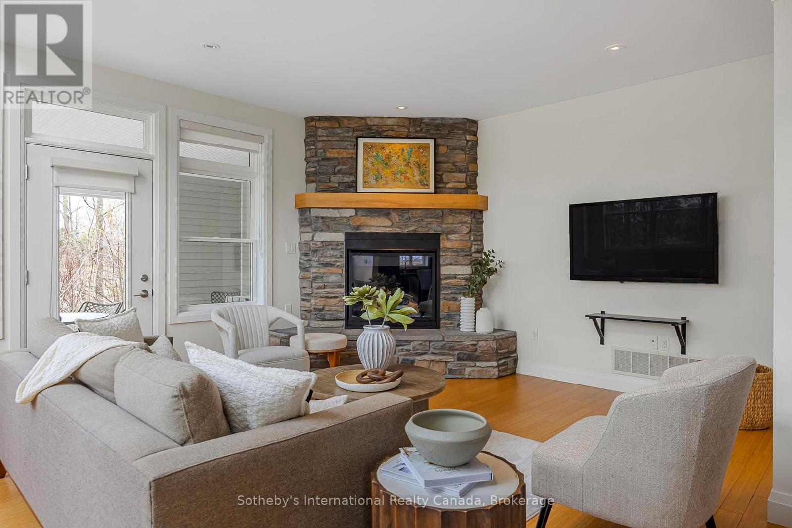 2 Swan Lane, Tay, Ontario  L0K 1R0 - Photo 2 - S12136538