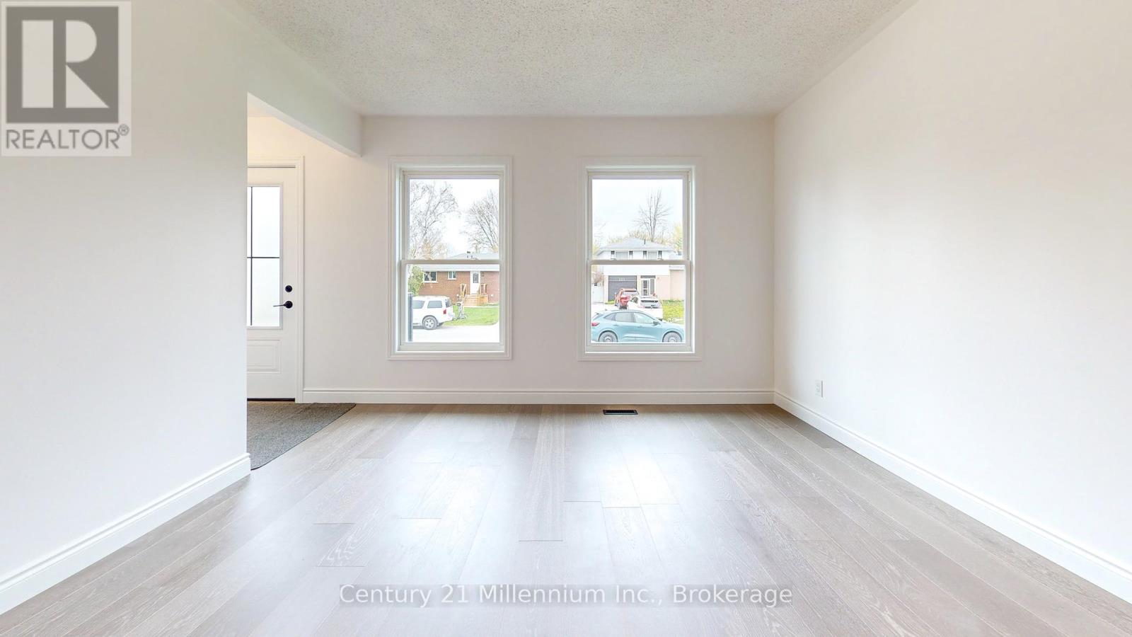 558 Spruce Street, Collingwood, Ontario  L9Y 4B4 - Photo 3 - S12136589
