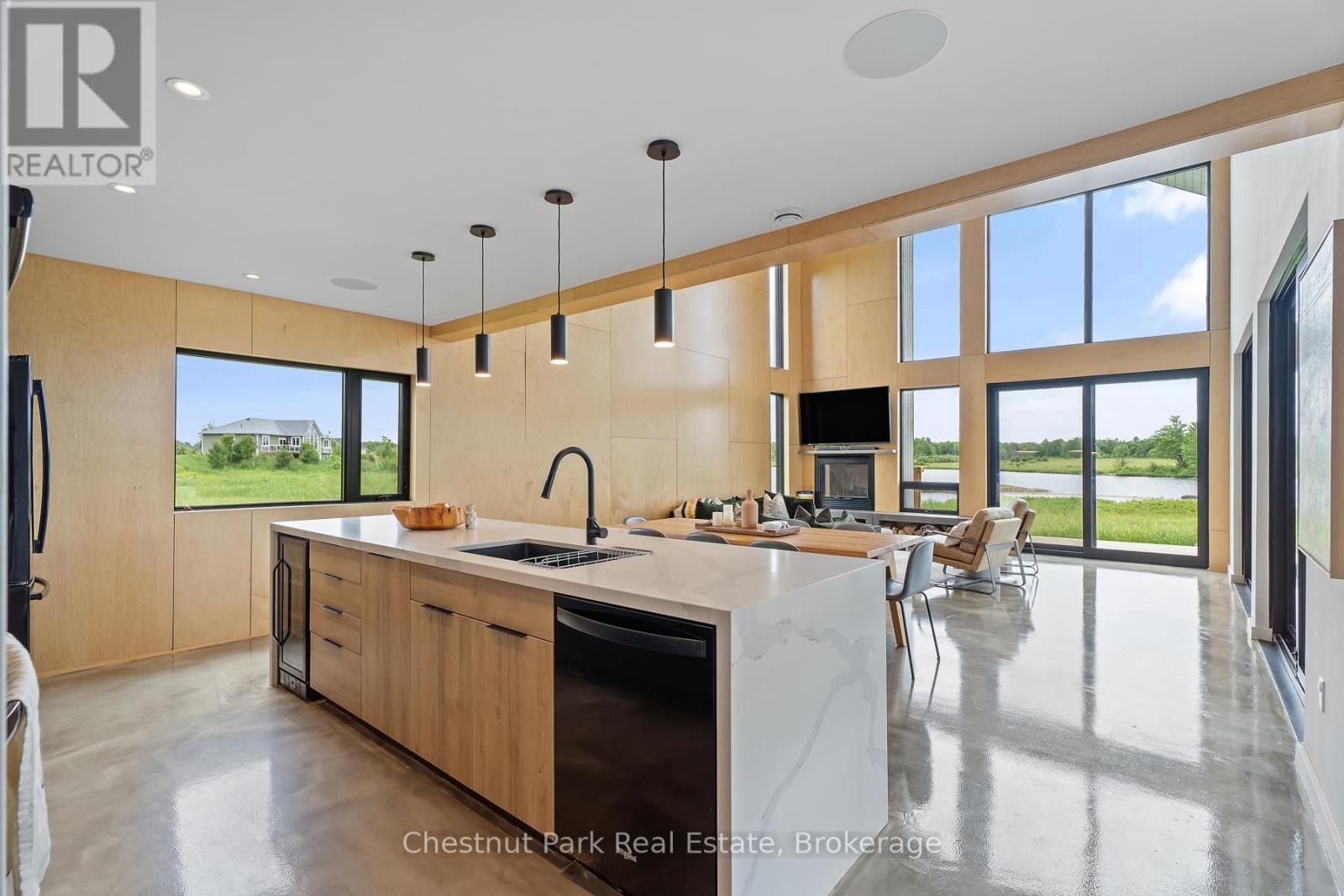 1594 Doe Lake Road, Gravenhurst, Ontario  P1P 1R3 - Photo 6 - X12136428