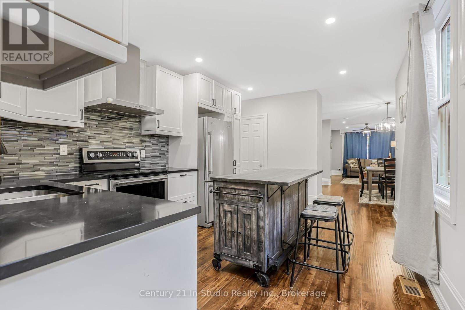 362 11th Street W, Owen Sound, Ontario  N4K 3S8 - Photo 18 - X12136437