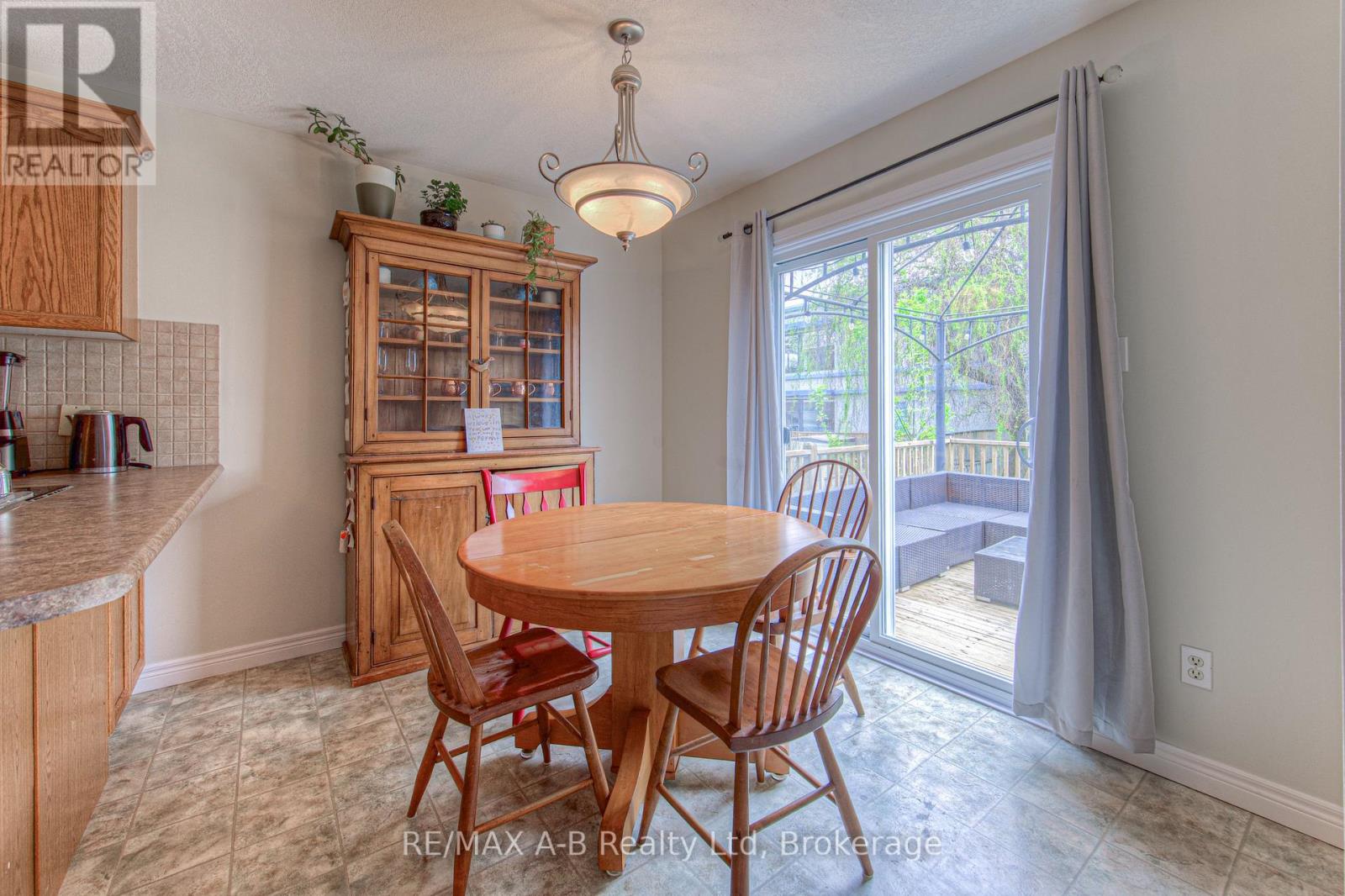 290 Norman Street, Stratford, Ontario  N5A 7Y3 - Photo 10 - X12137041