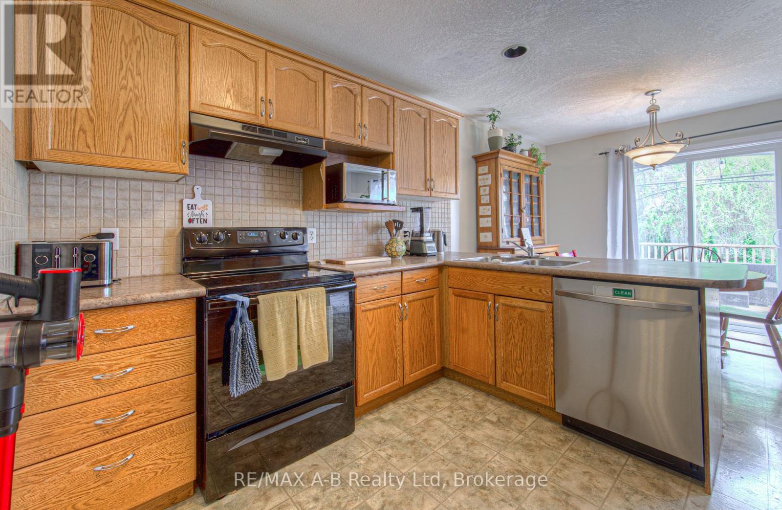 290 Norman Street, Stratford, Ontario  N5A 7Y3 - Photo 13 - X12137041