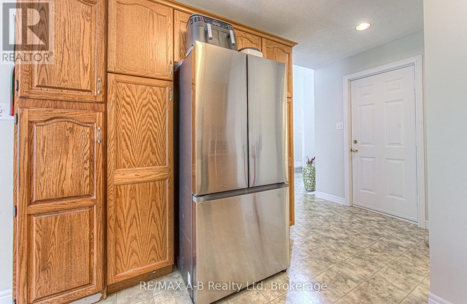 290 Norman Street, Stratford, Ontario  N5A 7Y3 - Photo 14 - X12137041