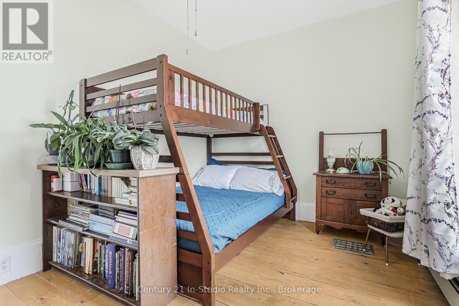 489 Lambton Street W, West Grey, Ontario  N0G 1R0 - Photo 19 - X12137051