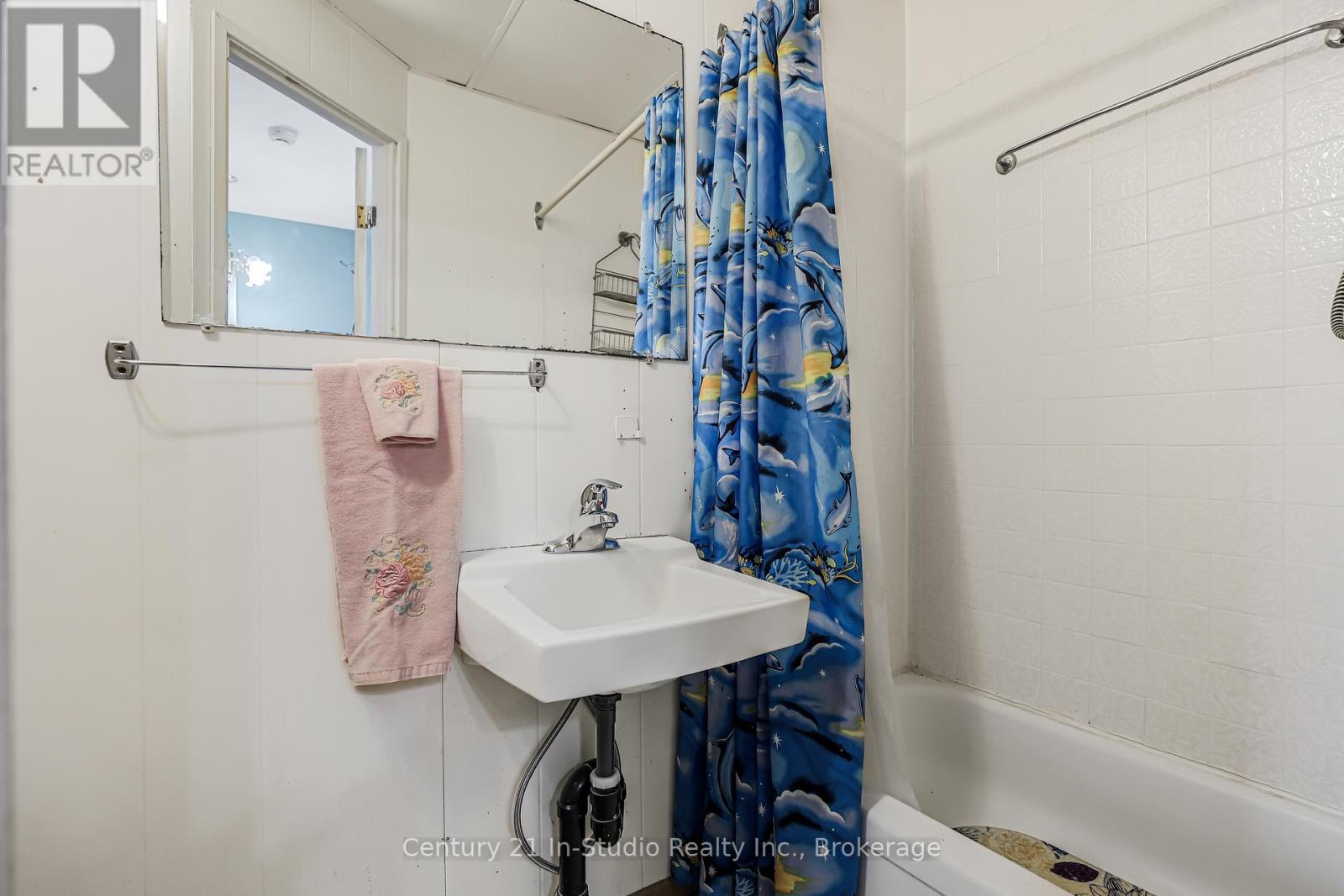 489 Lambton Street W, West Grey, Ontario  N0G 1R0 - Photo 22 - X12137051