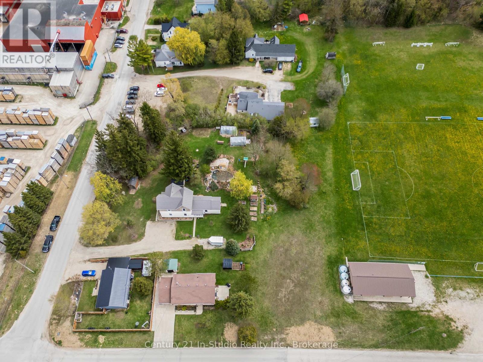489 Lambton Street W, West Grey, Ontario  N0G 1R0 - Photo 27 - X12137051