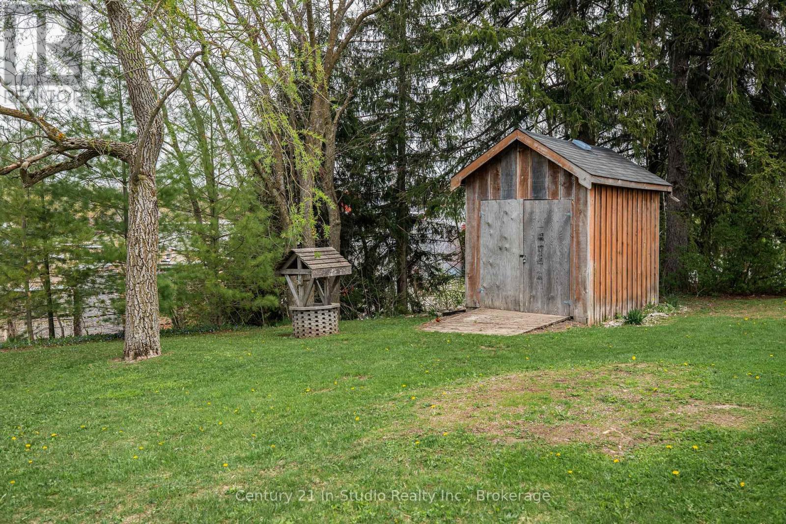 489 Lambton Street W, West Grey, Ontario  N0G 1R0 - Photo 5 - X12137051