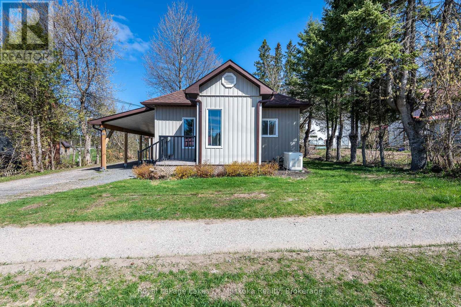 131 Huston Street, Burk's Falls, Ontario  P0A 1C0 - Photo 2 - X12137808