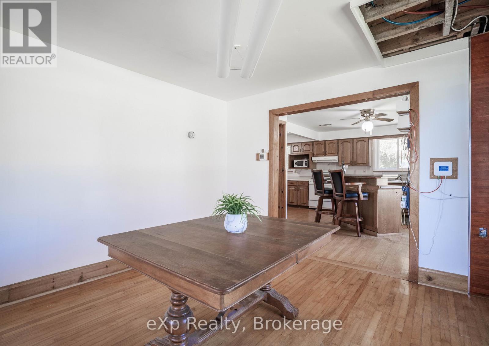 4 Alexander Street, Northern Bruce Peninsula, Ontario  N0H 1W0 - Photo 14 - X12138133