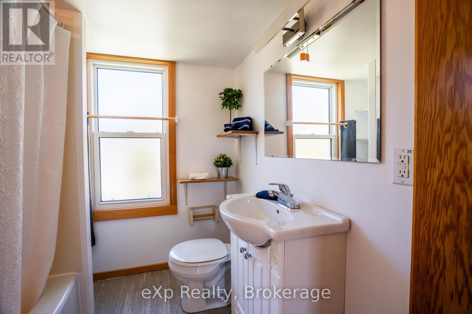 4 Alexander Street, Northern Bruce Peninsula, Ontario  N0H 1W0 - Photo 17 - X12138133