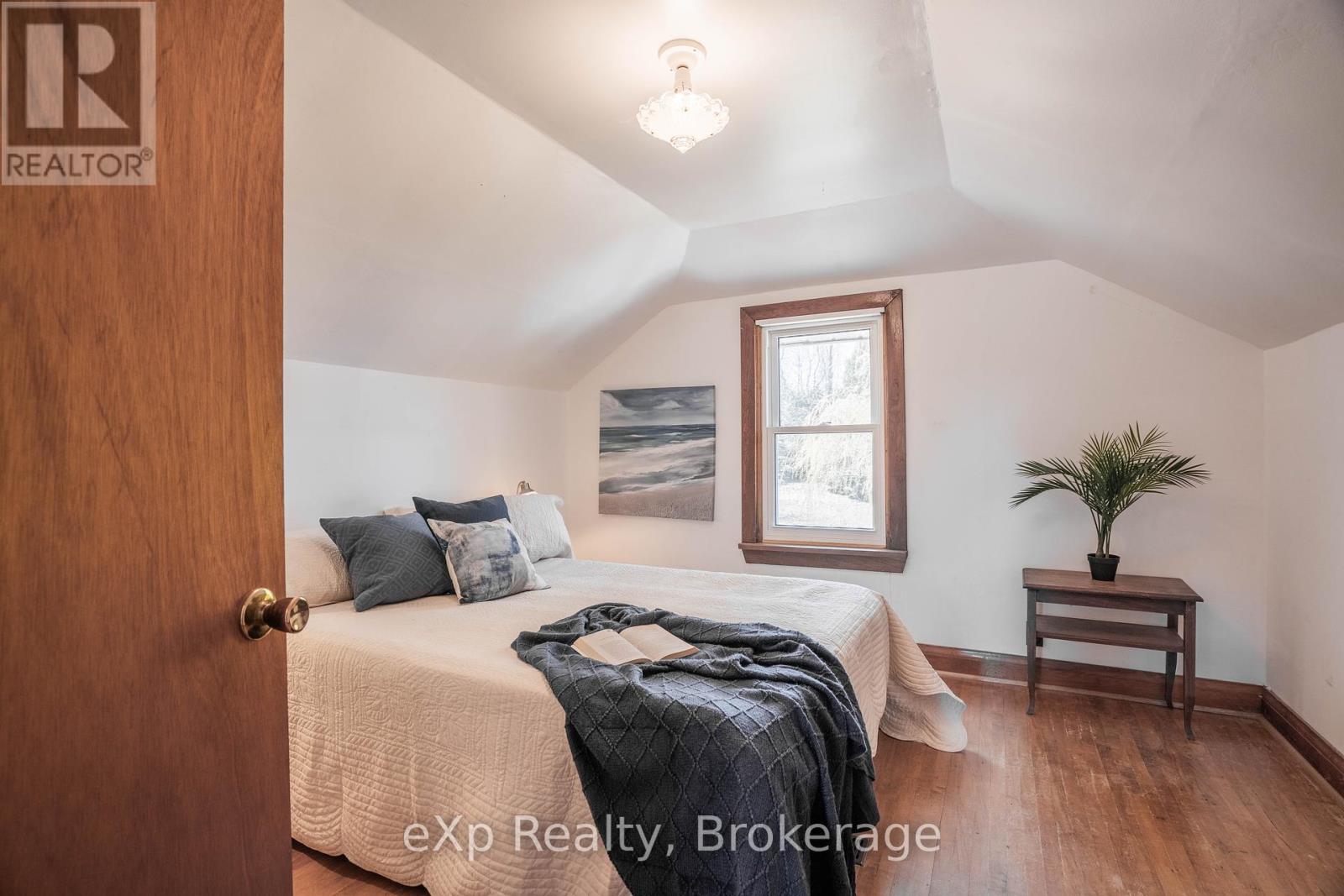 4 Alexander Street, Northern Bruce Peninsula, Ontario  N0H 1W0 - Photo 18 - X12138133