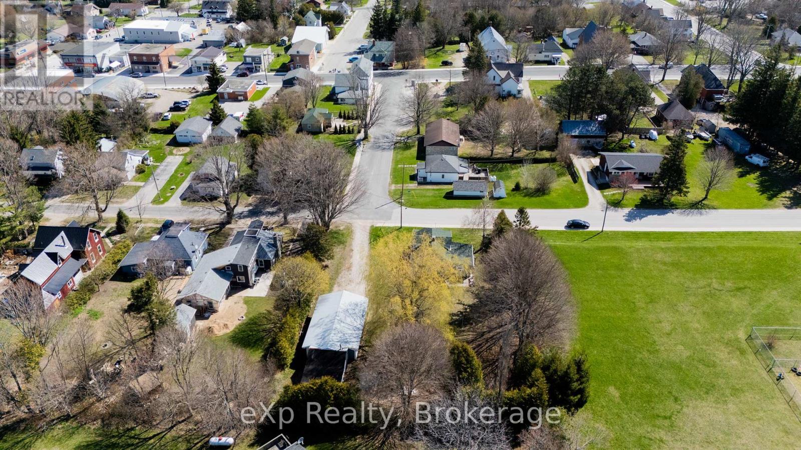 4 Alexander Street, Northern Bruce Peninsula, Ontario  N0H 1W0 - Photo 27 - X12138133