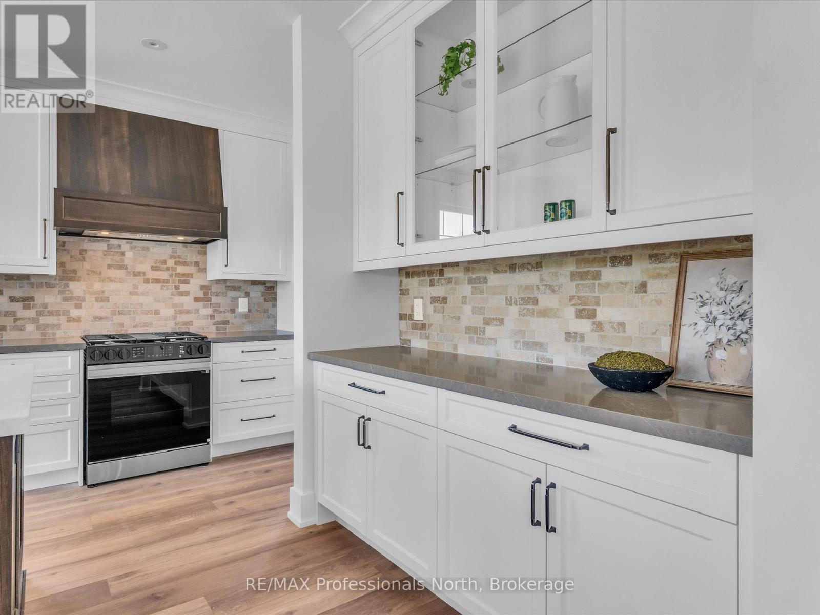 197 Etwell Road, Huntsville, Ontario  P1H 2J2 - Photo 12 - X12139983
