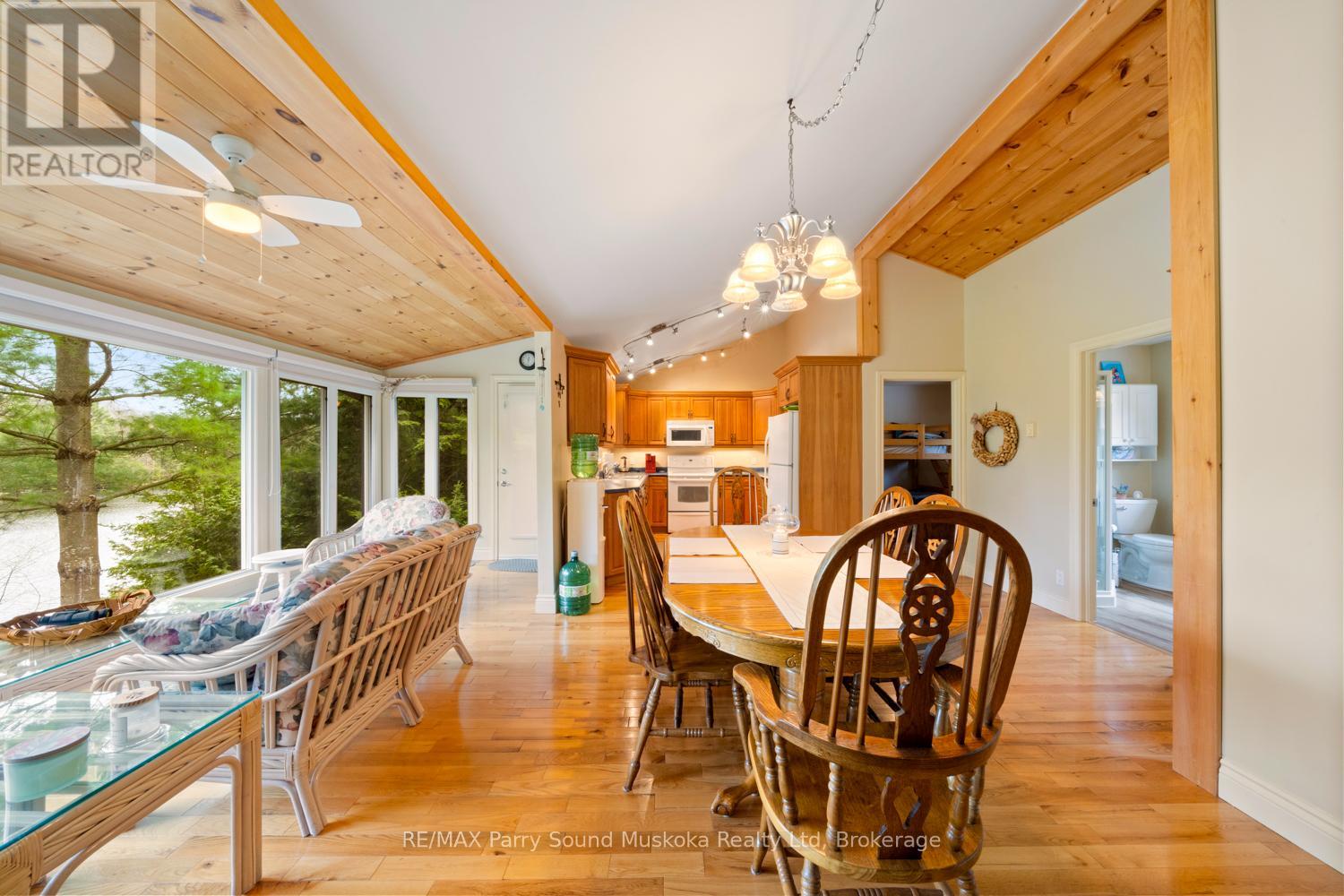 17 Tapatoo Trail, Seguin, Ontario  P2A 2W8 - Photo 10 - X12140157