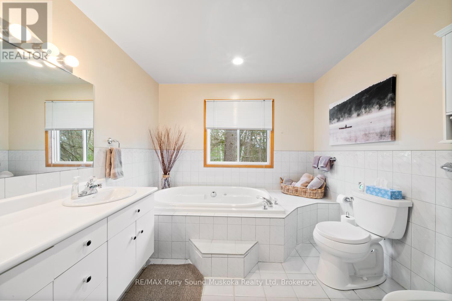 17 Tapatoo Trail, Seguin, Ontario  P2A 2W8 - Photo 34 - X12140157