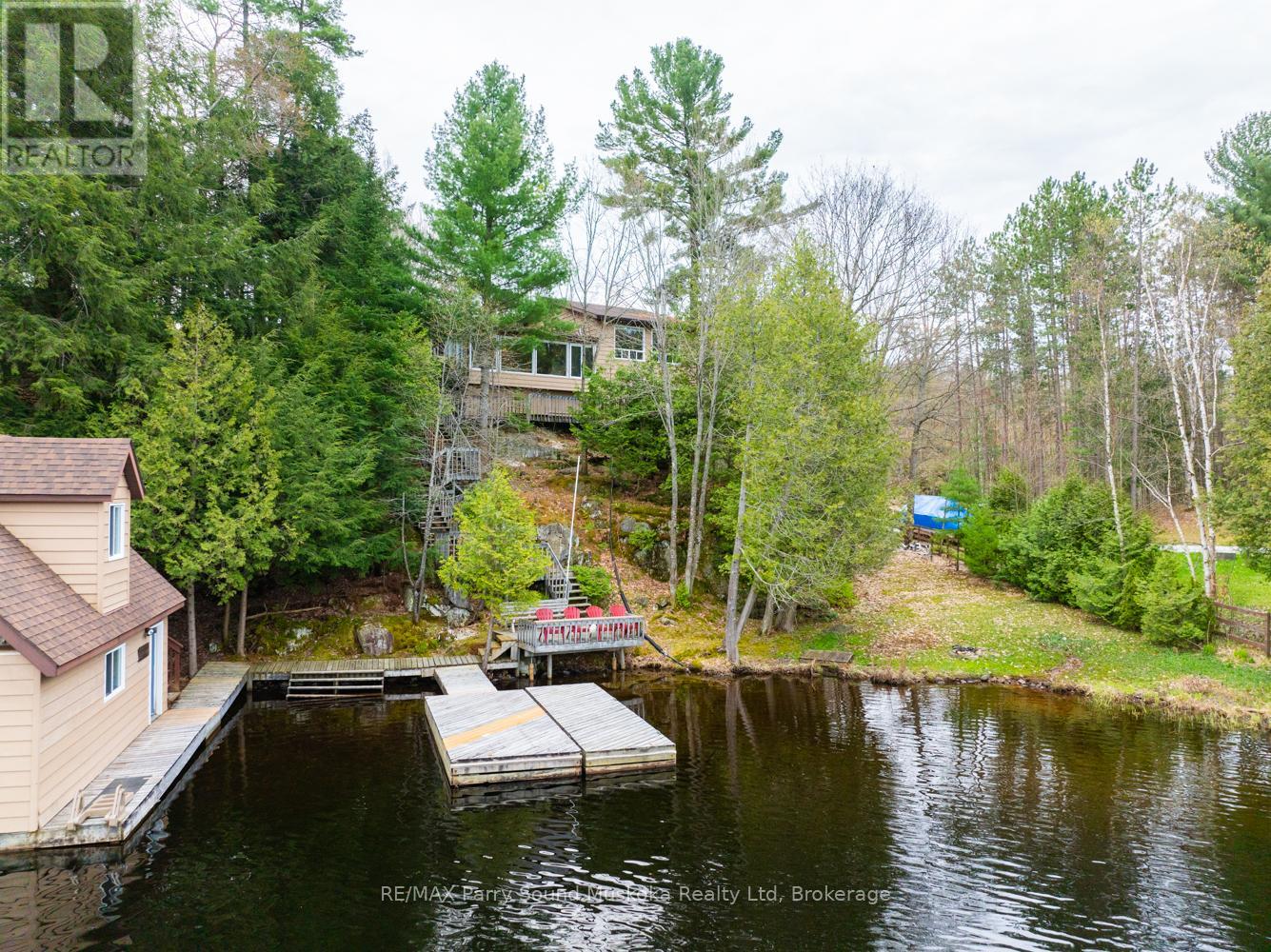 17 Tapatoo Trail, Seguin, Ontario  P2A 2W8 - Photo 4 - X12140157