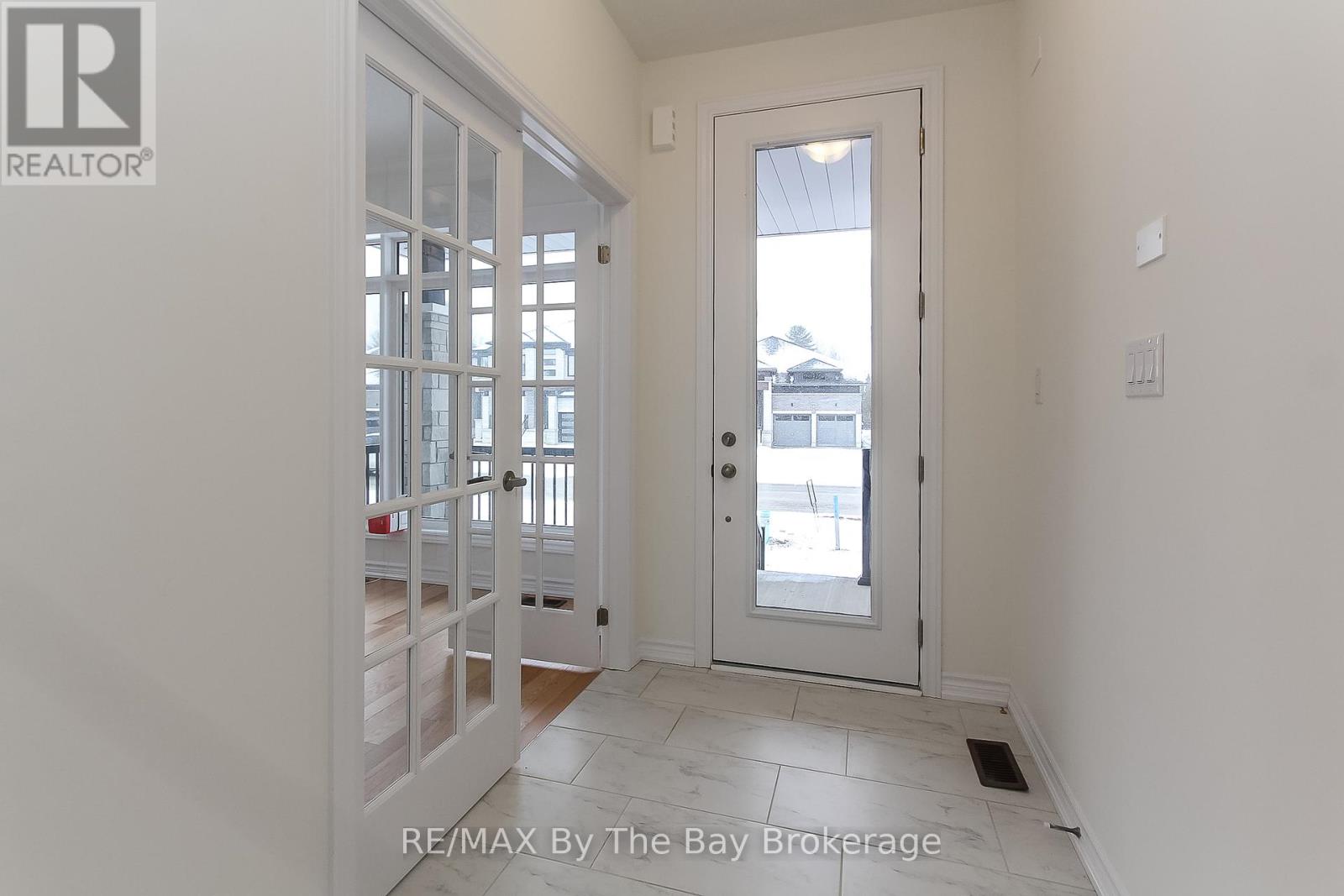 151 Rosanne Circle, Wasaga Beach, Ontario  L9Z 0N1 - Photo 11 - S12143616