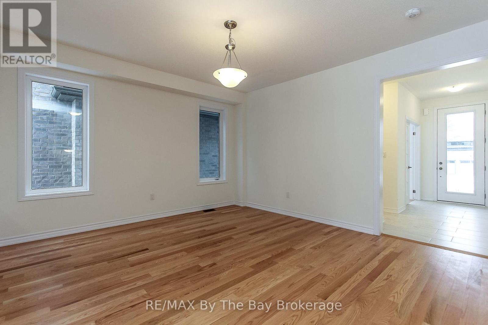 151 Rosanne Circle, Wasaga Beach, Ontario  L9Z 0N1 - Photo 15 - S12143616