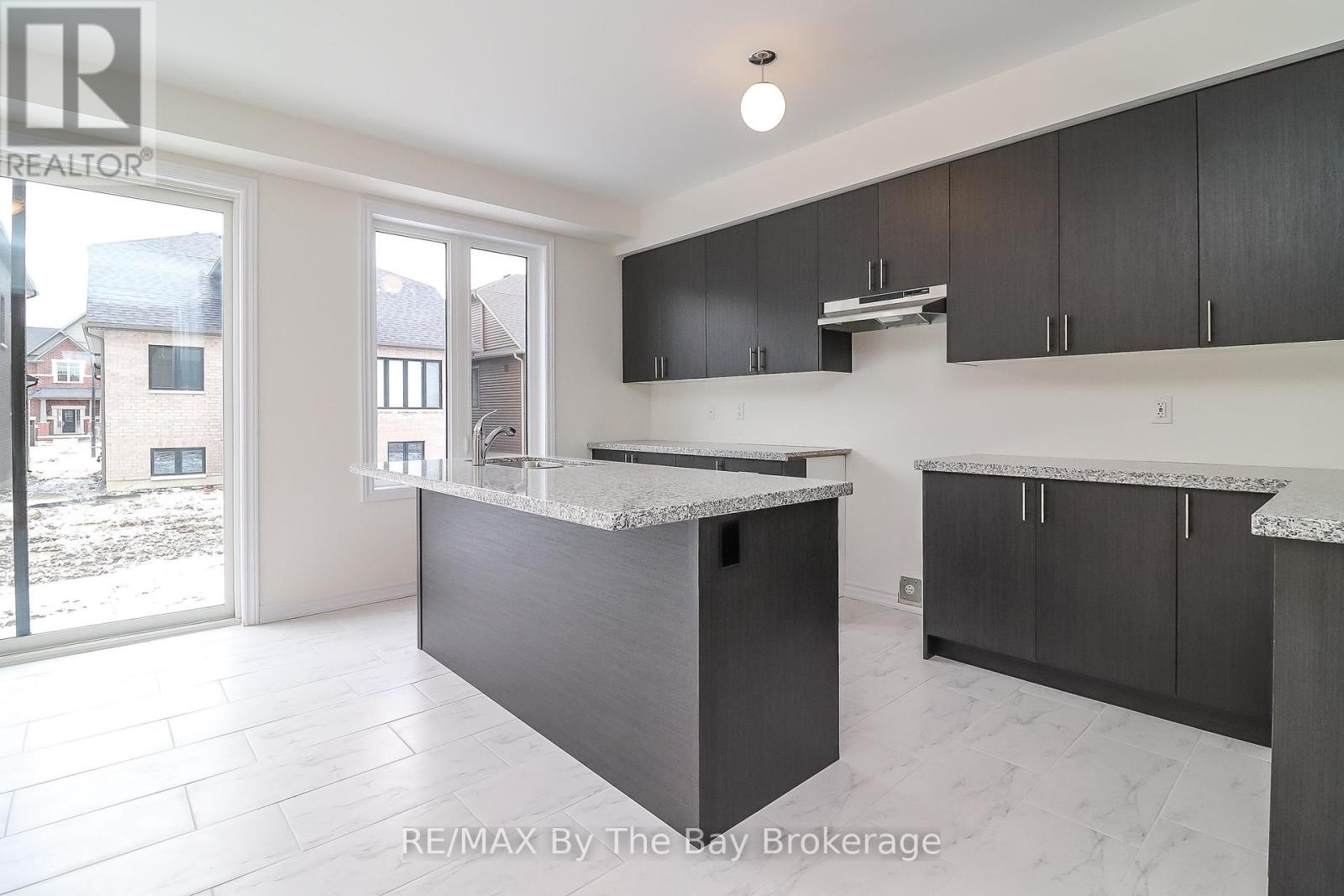 151 Rosanne Circle, Wasaga Beach, Ontario  L9Z 0N1 - Photo 24 - S12143616