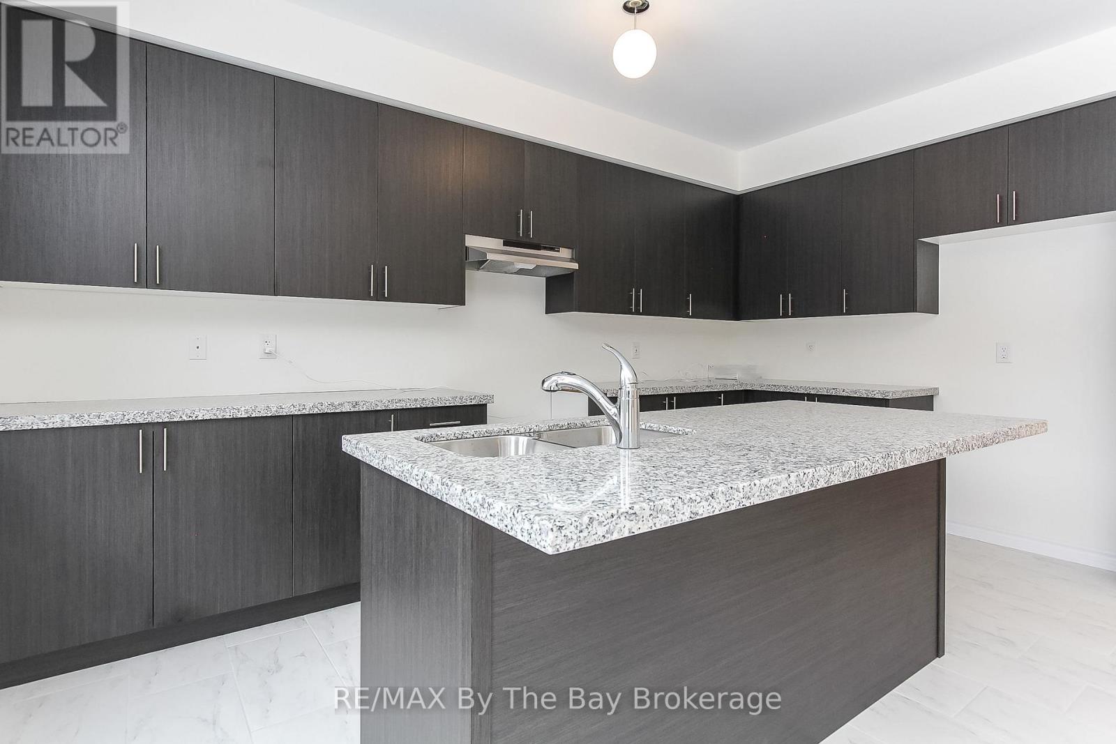 151 Rosanne Circle, Wasaga Beach, Ontario  L9Z 0N1 - Photo 25 - S12143616