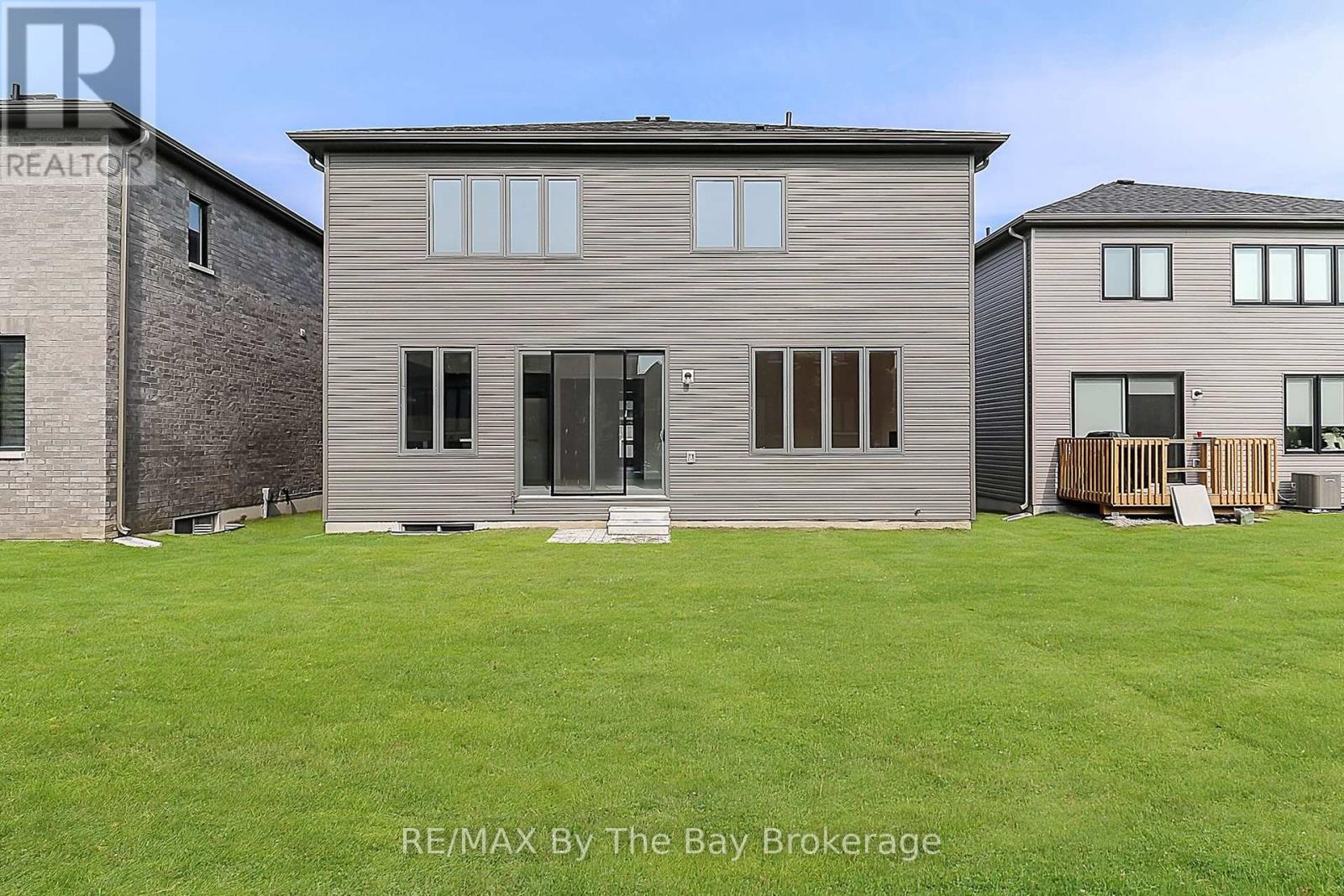 151 Rosanne Circle, Wasaga Beach, Ontario  L9Z 0N1 - Photo 5 - S12143616