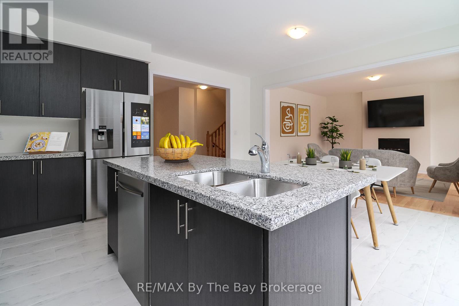 151 Rosanne Circle, Wasaga Beach, Ontario  L9Z 0N1 - Photo 6 - S12143616