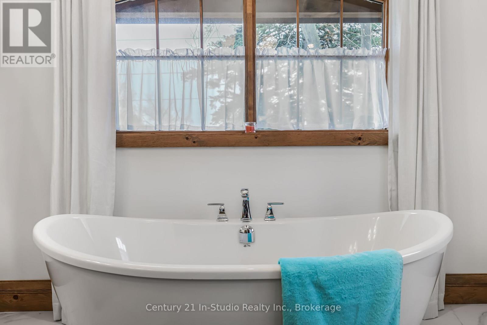 166 Clarendon Street, Saugeen Shores, Ontario  N0H 2L0 - Photo 31 - X12143608