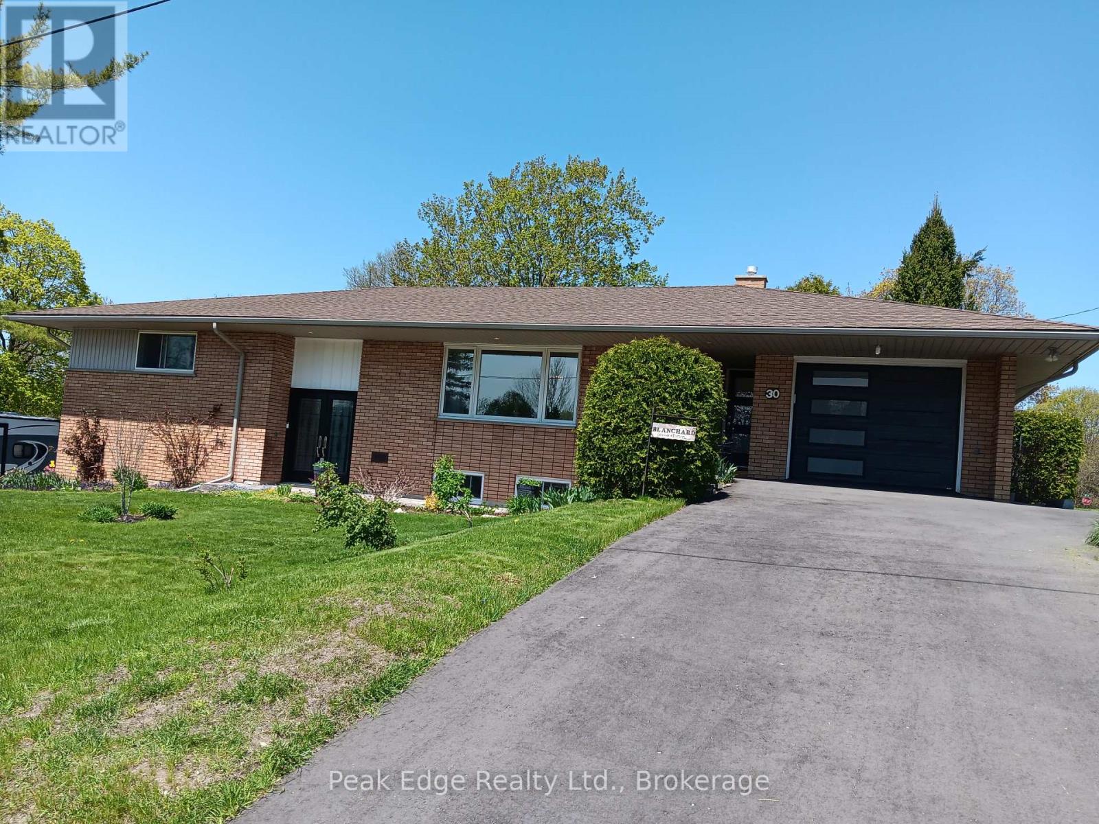 30 7 Th Street, Hanover, Ontario  N4N 1G2 - Photo 1 - X12144082