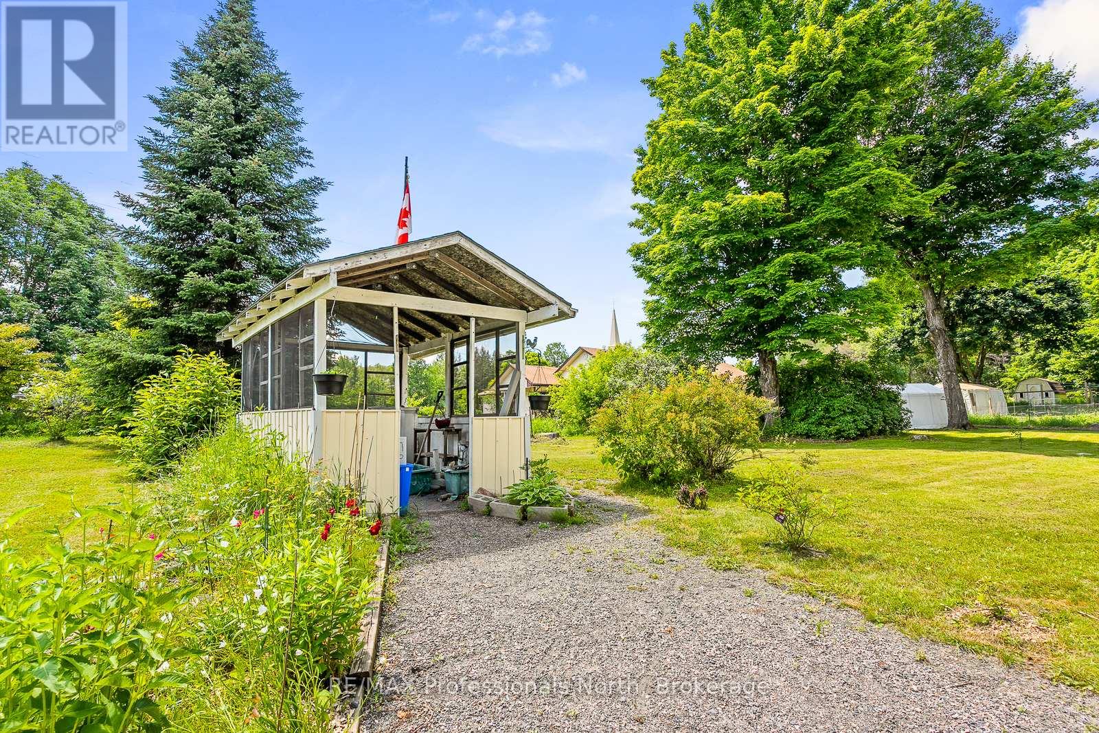4945 Monck Road, Kawartha Lakes, Ontario  K0M 2A0 - Photo 4 - X12144993