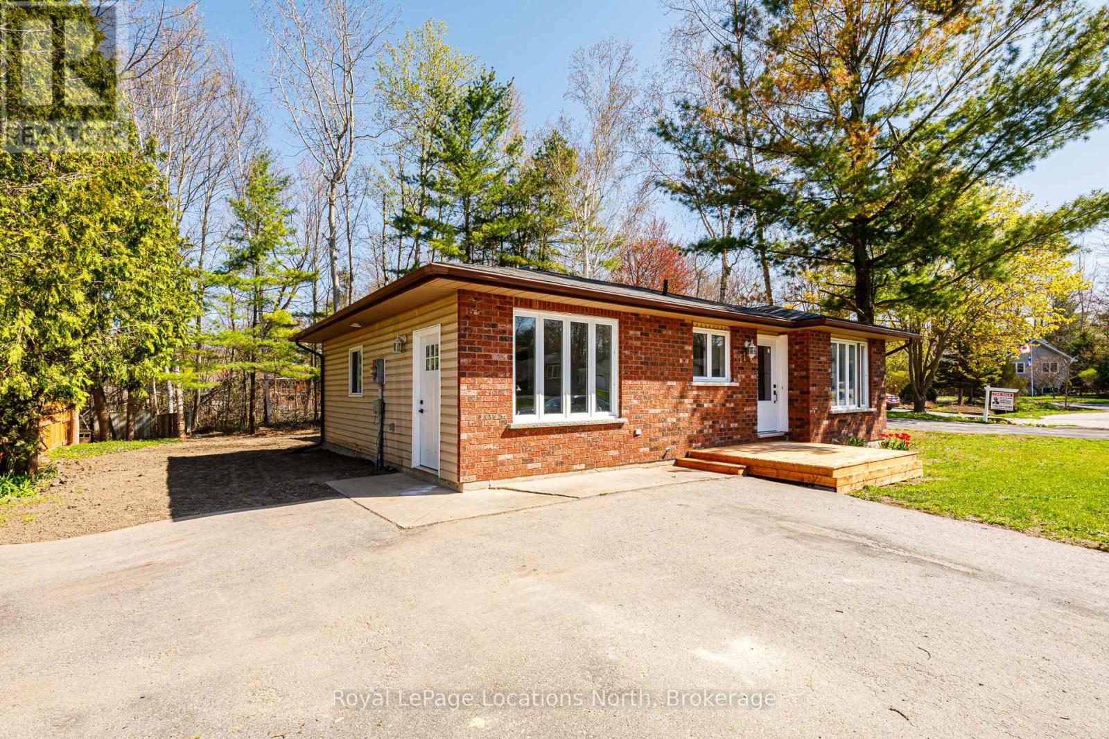 11 Lisbon Court, Wasaga Beach, Ontario  L9Z 1L2 - Photo 2 - S12145126