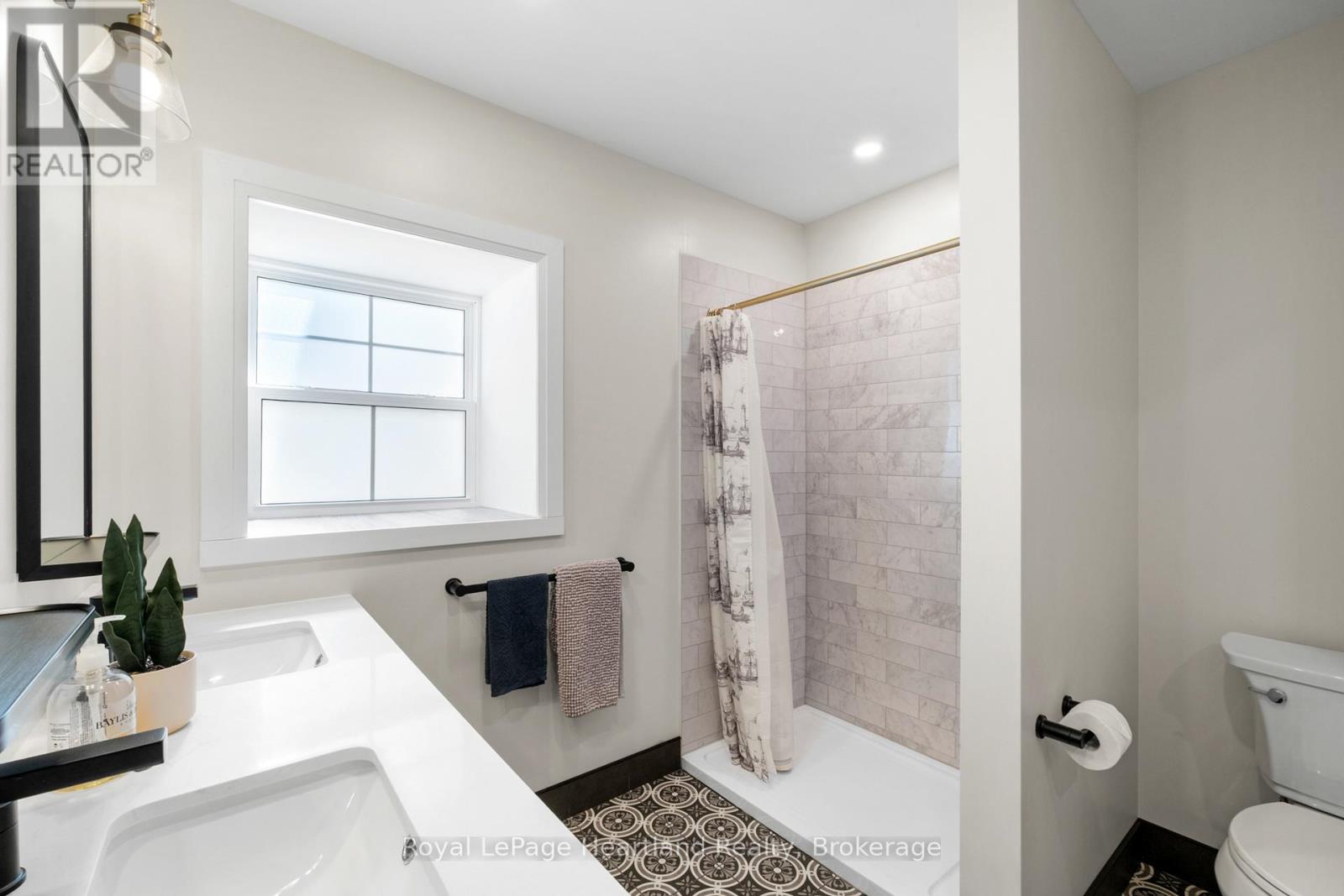 10 Jessie Street, Huron-Kinloss, Ontario  N0G 2R0 - Photo 20 - X12145613