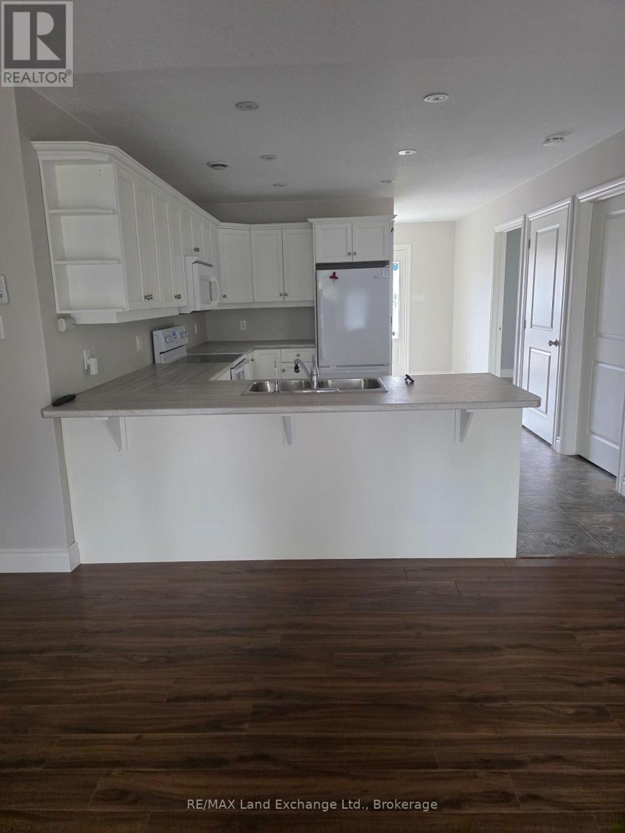 1 - 264 Saratoga Road, Kincardine, Ontario  N2Z 0C8 - Photo 3 - X12145673