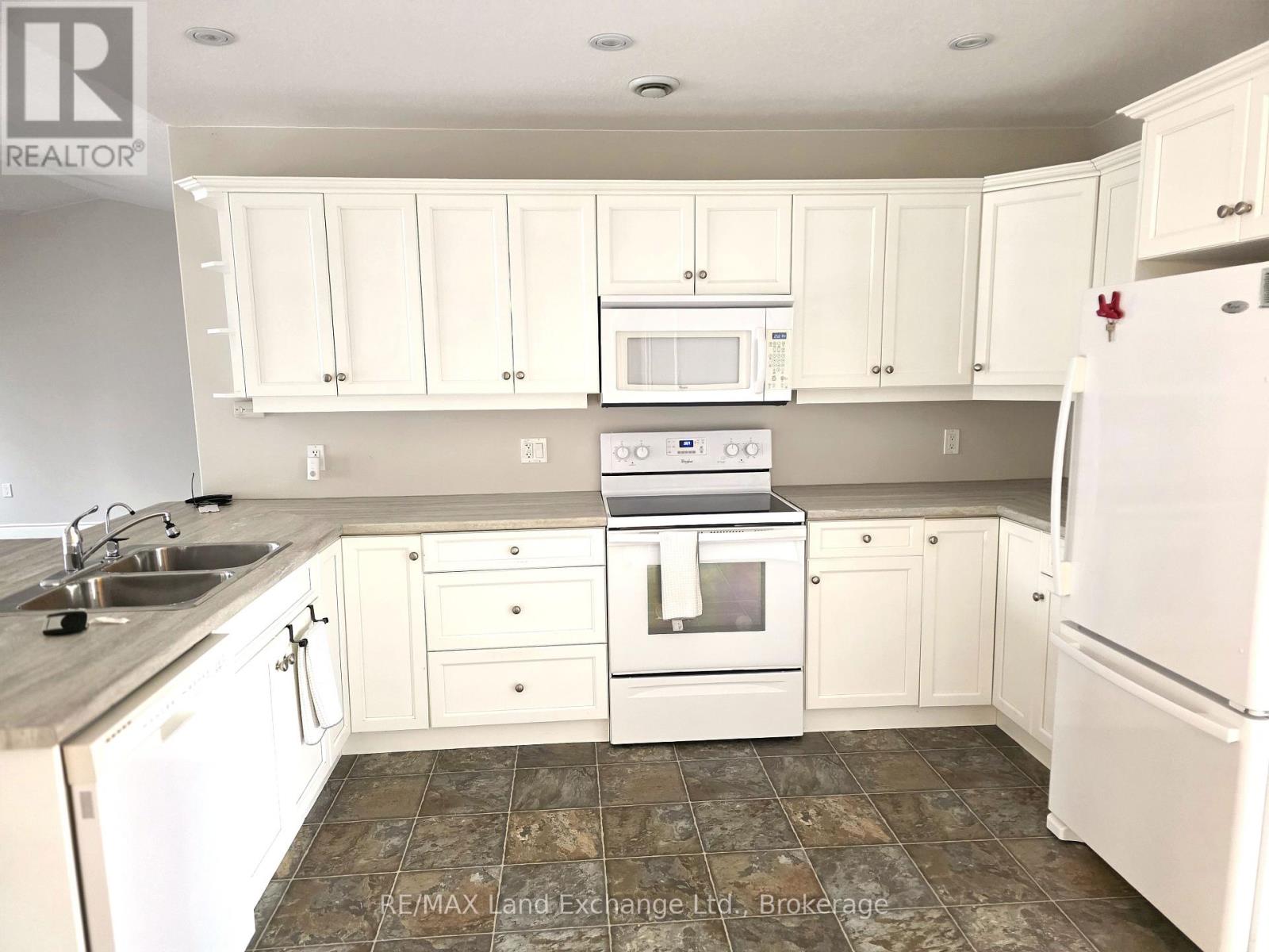 1 - 264 Saratoga Road, Kincardine, Ontario  N2Z 0C8 - Photo 4 - X12145673