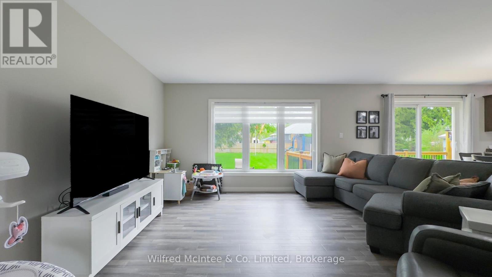 270 Albert Street, Huron East, Ontario  N0G 1H0 - Photo 12 - X12146170
